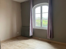 Maison de caractère avec piscine et annexe, au calme 