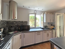 Savigneux – Maison familiale atypique avec piscine, jardin et 5 chambres !