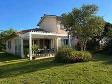 Maison familiale avec piscine au cœur de Savigneux (01480)
