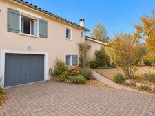 Savigneux – Maison familiale atypique avec piscine, jardin et 5 chambres !
