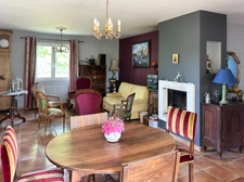 Maison familiale avec piscine au cœur de Savigneux (01480)