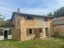 Maison de campagne à fort potentiel.