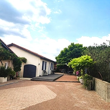 Maison plain-pied, jardin, garage