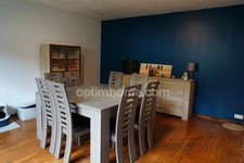 Maison spacieuse avec 3 grandes chambres et garage double dans secteur très calme