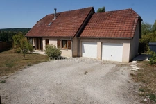 Maison à vendre avec 4 chambres, véranda et garage double à 8 km de Rioz 