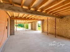 Ancienne ferme de caractère sur 6 000 m² de terrain à Lanta