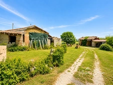 Ancienne ferme de caractère sur 6 000 m² de terrain à Lanta