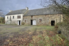 Corps de ferme avec hangar à 8mn de vannes