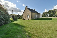Charmante maison des années 40 avec longére à rénover et hangar sur 5600 m²