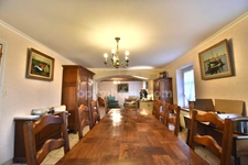 Propriété de 5 chambres, avec garage sur 1,14 hectares.