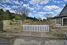 Propriété de 5 chambres, avec garage sur 1,14 hectares.