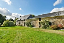 Charmante maison des années 40 avec longére à rénover et hangar sur 5600 m²