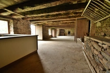 Charmante maison des années 40 avec longére à rénover et hangar sur 5600 m²