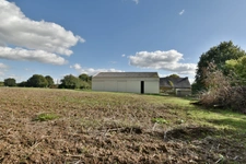 Charmante maison des années 40 avec longére à rénover et hangar sur 5600 m²