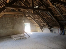 Charmante maison des années 40 avec longére à rénover et hangar sur 5600 m²