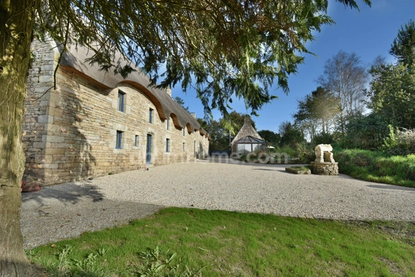 Exceptionnel ensemble de chaumières Bretonnes.
