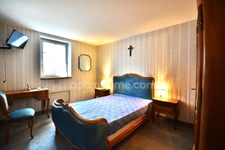 Propriété de 5 chambres, avec garage sur 1,14 hectares.