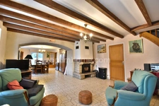 Propriété de 5 chambres, avec garage sur 1,14 hectares.