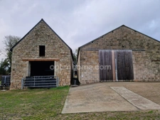 Site isolé pour cette belle propriété équestre, sur près de 22 hectares