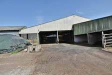 maison à rénover avec hangars sur 5,2 hectares