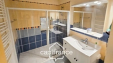 Maison en pierre à vendre 8 pièces avec piscine sur 3100 m² de terrain.