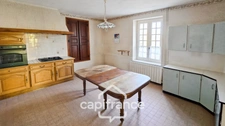 A vendre Maison en pierre de 9 pièces 180 m² avec dépendances de 880 m² sur terrain de 3692 m² (71100)
