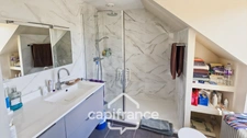 Maison en pierre à vendre 8 pièces avec piscine sur 3100 m² de terrain.