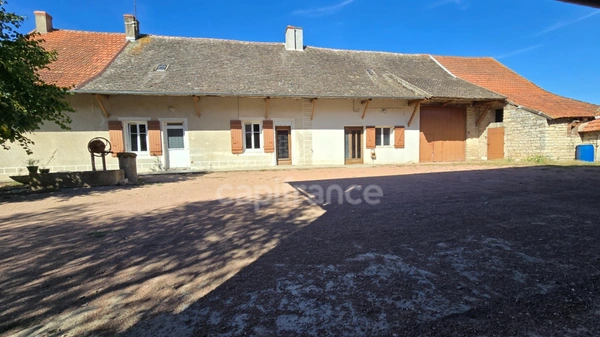 Maison en pierre de 139 m² avec dépendances- terrain de 2308 m² - Proche de Chalon-sur-Saône (Saône et Loire)