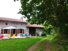 Jolie maison de campagne en pierre à 15 minutes de l'étang de st estèphe