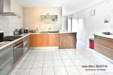 Maison de ville de 92m²- 4 chambres avec terrasse et jardin à Tourcoing – Calme, très bon état et accès rapide aux grands axes.
