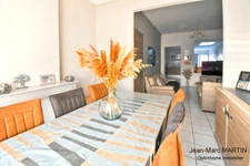 Maison de ville de 92m²- 4 chambres avec terrasse et jardin à Tourcoing – Calme, très bon état et accès rapide aux grands axes.