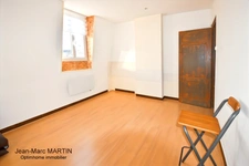 Maison de ville de 92m²- 4 chambres avec terrasse et jardin à Tourcoing – Calme, très bon état et accès rapide aux grands axes.