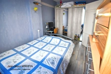 Maison de ville de 92m²- 4 chambres avec terrasse et jardin à Tourcoing – Calme, très bon état et accès rapide aux grands axes.