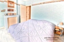 Maison de ville de 92m²- 4 chambres avec terrasse et jardin à Tourcoing – Calme, très bon état et accès rapide aux grands axes.