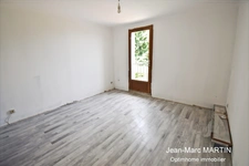 À vendre à Houplines : maison 4 pièces de 83 m² avec garage, idéale pour un projet de rénovation