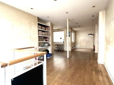 Local commercial /activités / bureaux avec potentiel habitation à PARIS 20EME - Proche village Jourdain