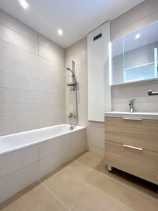 Appartement à vendre 3 pièces NEUILLY SUR SEINE (92) - 70.23 m² - Entièrement rénové 