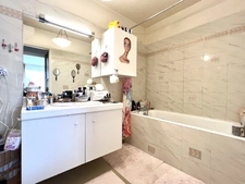 Appartement familial de 4 pièces en étage élevé sans vis à vis à rafraîchir