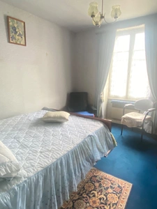 Maison de village, 103m², 3 chambres, terrasse et jardinet avec 2 garages 59 900 €