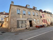 OPPORTUNITE ! Restaurant de caractère avec fonds et murs, adresse emblématique, à vendre au coeur de Guéret 415 000 €