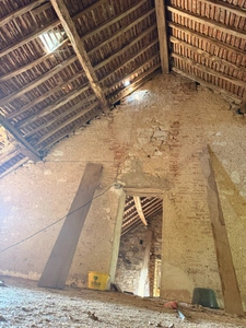 EN EXCLUSIVITE ! Ancienne petite ferme à restaurer 66m² avec dépandances terrain 2238m² 24500€