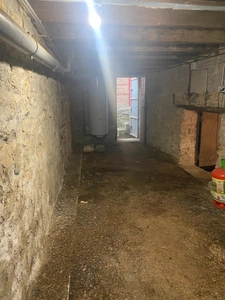 Maison en pierre, 95 m², avec cave et dépendances sur 636 m² de terrain 75 000 €