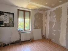 Ancienne grange à finir de restaurer 140m², 4 chambres, sur 1,2 hectares de terrain, 79 000 €