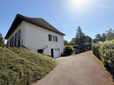 Pavillon sur sous sol de 170m², 5 chambres, piscine sur terrain de 2000m² 197 000 €