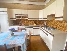 Maison de village, 103m², 3 chambres, terrasse et jardinet avec 2 garages 59 900 €