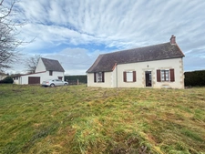 Pavillon de plain pied, 2 chambres, avec dépendances, sur 5425m² de terrain 85 500 €