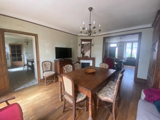 Demeure de 284m², 11 pièces, 7 chambres avec 600m² de dépendances, terrain de 2200m² 211 000 €