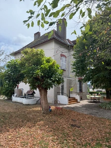 EN EXCLUSIVITE ! Manoir de 170m² avec son annexe de 50m² et ses dépendances sur terrain de 8861m² 244 000 €
