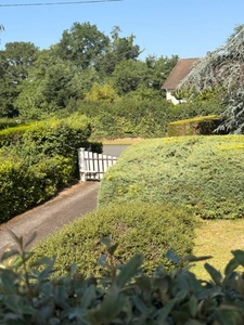 Pavillon sur sous sol de 170m², 5 chambres, piscine sur terrain de 2000m² 197 000 €