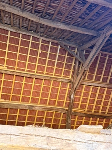 EN EXCLUSIVITE ! Maison en pierre à finir de restaurer, 73m² avec grange sur terrain de 2 200 m²